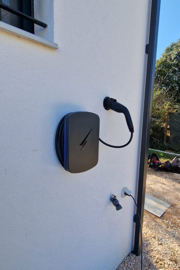 installation borne de recharge HyperVolt